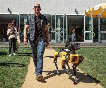 Bloomberg: Amazon делает домашнего робота, способного самостоятельно передвигаться из одной комнаты в другую
