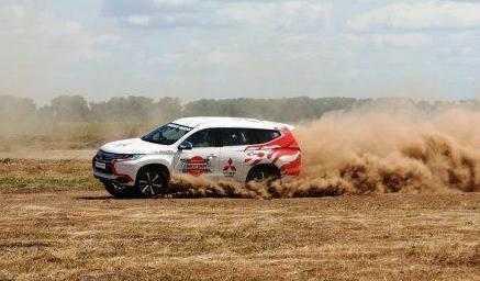 Двукратный победитель «Дакара» показал потенциал внедорожников Mitsubishi