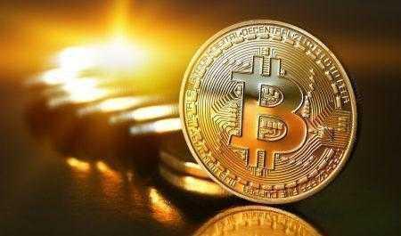 Курс Bitcoin впервые превысил $2000 и продолжает расти
