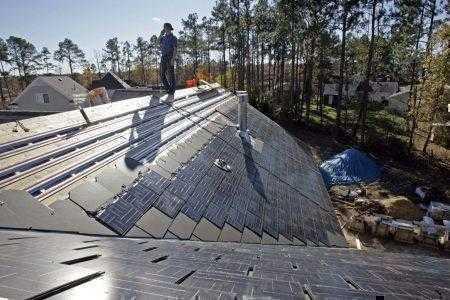 Tesla открыла прием предзаказов на «солнечные крыши» Solar Roof и впервые рассказала о ценах