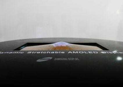 Samsung создала растягивающийся дисплей, дисплей с плотностью пикселей 2250 PPI и 3D дисплей, не требующий использования очков