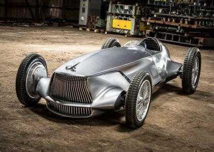 Infiniti Prototype 9 — гоночный электромобиль в ретро-стиле с максимальной скоростью 170 км/ч и «запасом хода» 20 минут