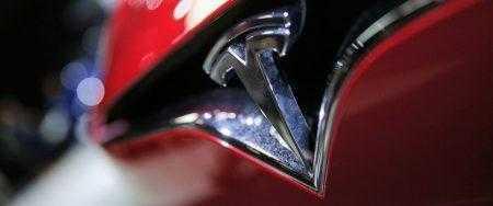 Акции Tesla резко упали в цене после сообщения об аварии c включенным автопилотом и пятью пострадавшими