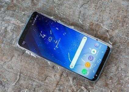 Samsung собирается представить Galaxy S9 на два месяца раньше, чем в прошлом году (в январе 2018 года), чтобы сократить разрыв с новинками Apple