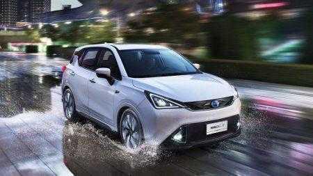 Китайская компания GAC Motor запустила в серийное производство электрокроссовер GAC GE3 с ценником от $22 тыс. и планирует построить завод для выпуска электромобилей за $6,5 млрд