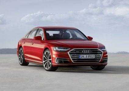 Обновленный флагманский седан Audi A8 получил систему беспилотного вождения третьего уровня, цифровую приборную панель и умную пневмоподвеску, способную автоматически «перепрыгивать» ямы на дороге