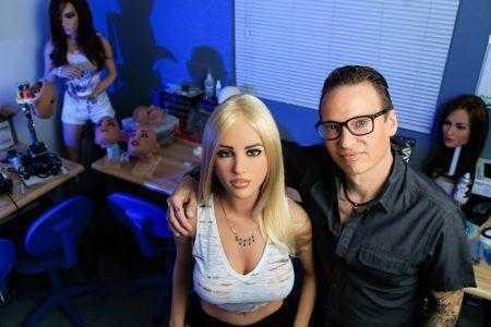 Основатель крупнейшего производителя секс-кукол RealDoll заинтересовался разработками в сфере искусственного интеллекта