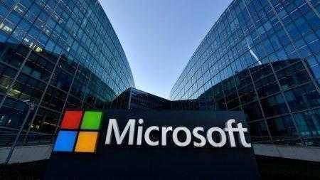 У Microsoft тоже есть чат-бот, который умеет разговаривать по телефону человеческой речью. Он называется Xiaoice и пока работает только в Китае