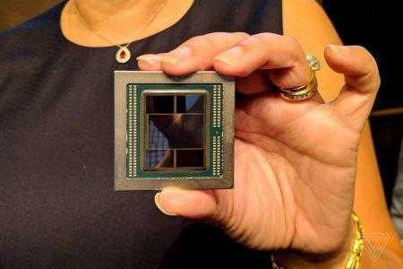 AMD показала первый в мире GPU, изготовленный по 7-нм техпроцессу и дополненный 32 ГБ памяти