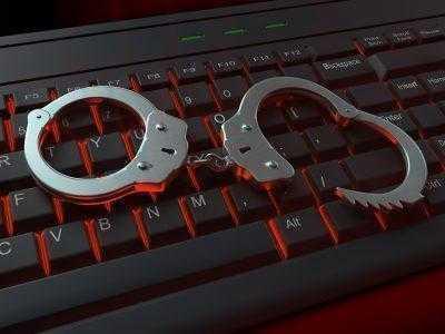 Американец попал в тюрьму за попытку кражи домена с применением оружия